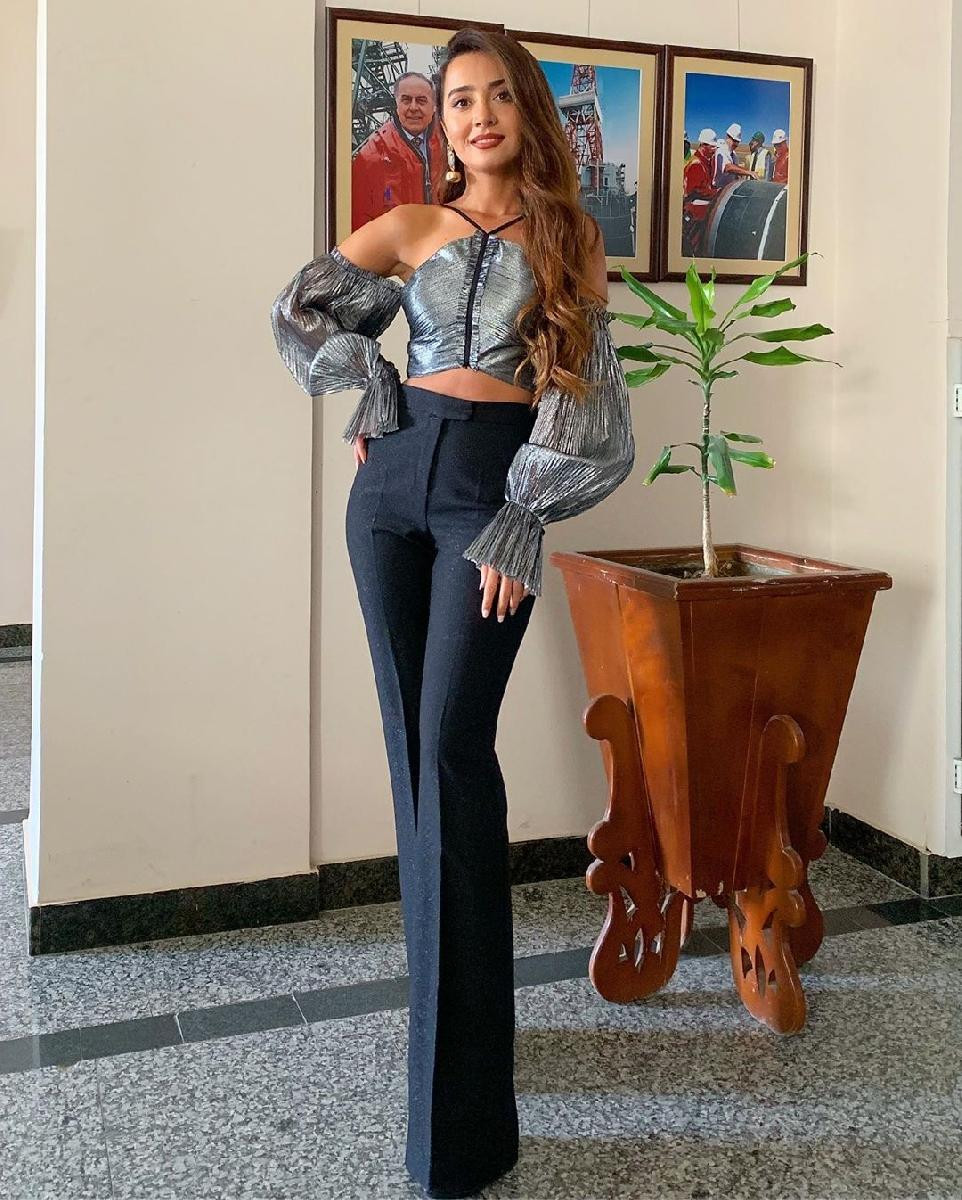 Azərbaycanlı aparıcı biabır oldu (FOTO)